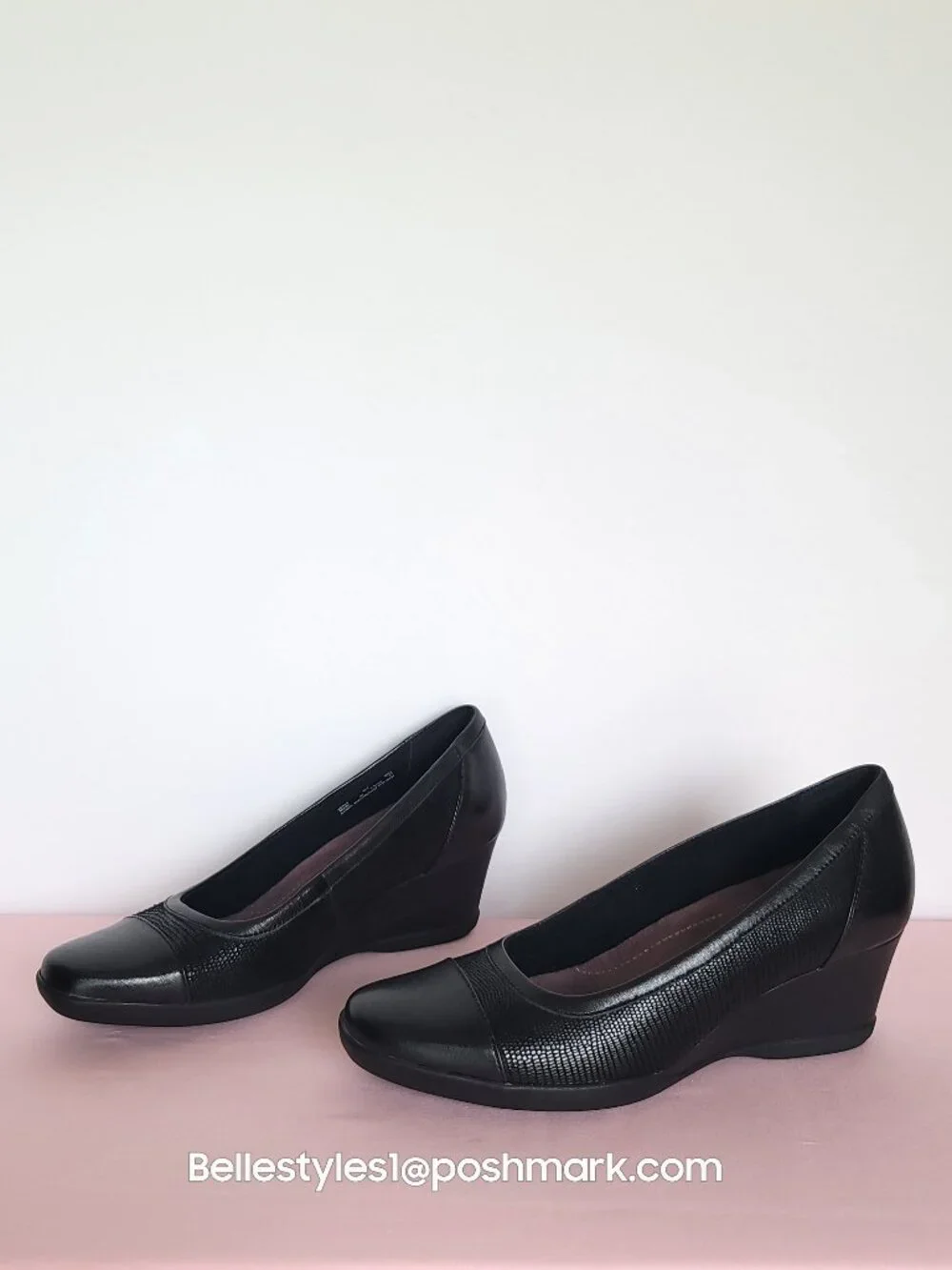 CLARKS Artisan Neala Moon Slip-On Wedge Pumps- Black color- Women's Size 9M⭐